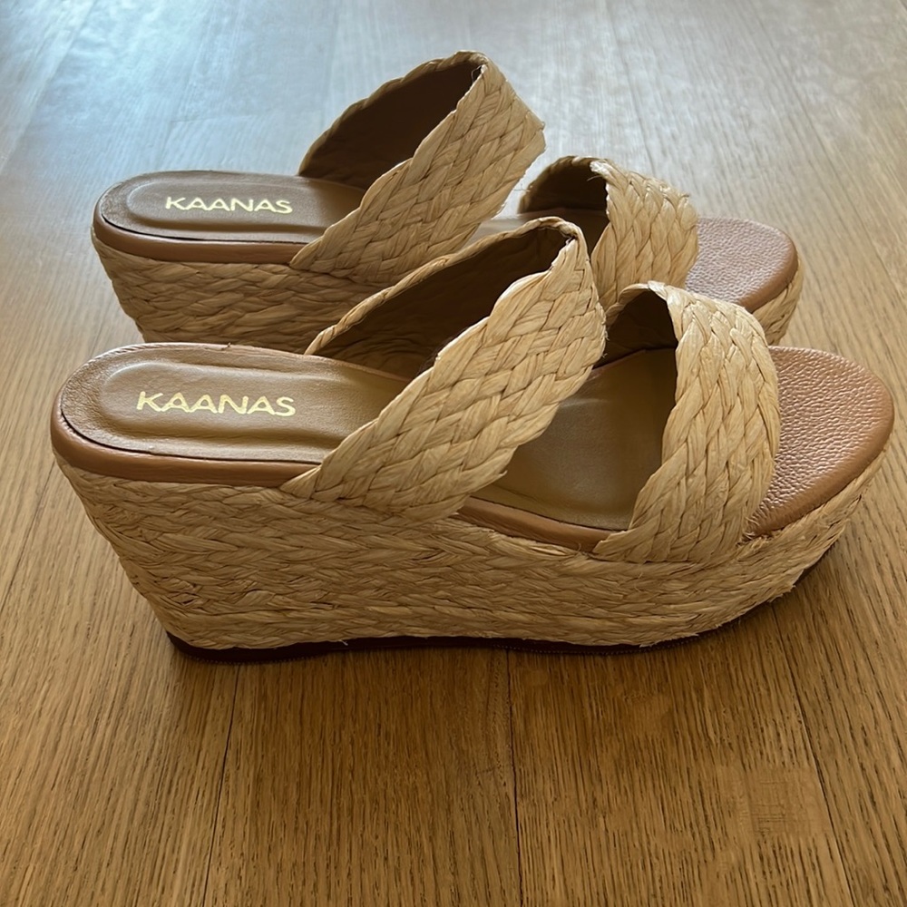 Never been worn Kaanas sandals